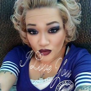 Meet your Posher, Debbie